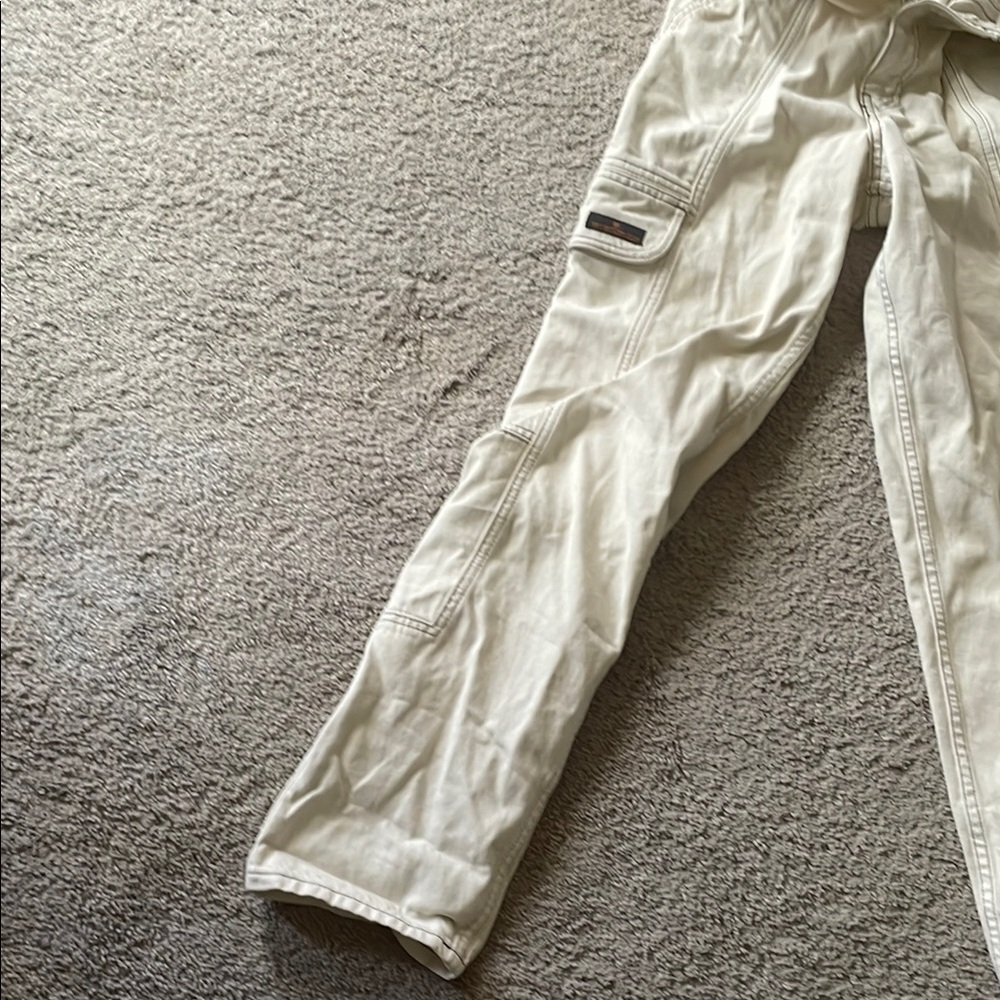 Women’s cream cargo pants from Urban Outfitters - Picture 5 of 6